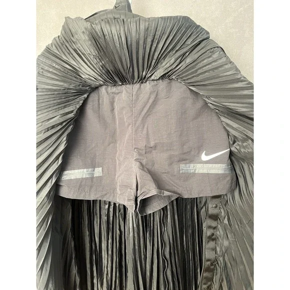 Nike x Sacai Womens Pleated Skirt CV5713-010 Black Small $500 EUC